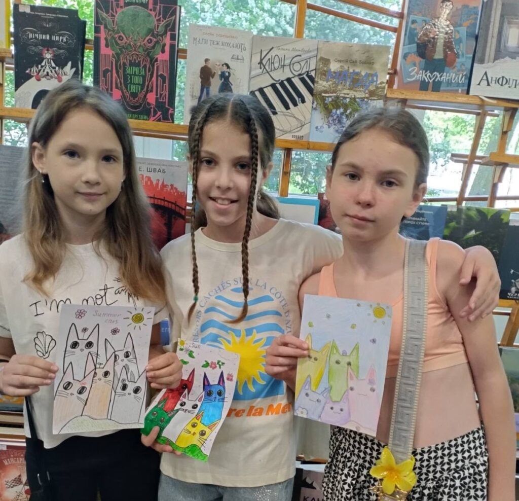 «Коти і квіти»